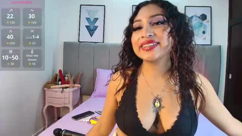 Naia online show from September 12, 2025, 7:58 pm