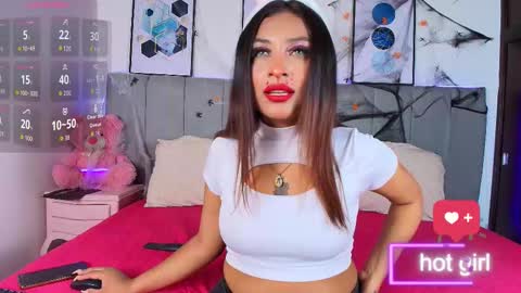 Naia online show from October 18, 2025, 8:09 pm