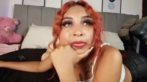 Naia online show from November 26, 2025, 8:10 pm