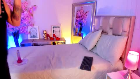 Ana online show from November 10, 2025, 8:52 pm