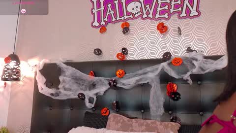 naiaramasson_ online show from October 31, 2025, 11:55 am