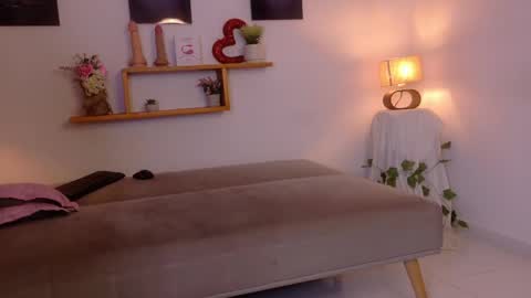 nairagold_ online show from May 15, 2026, 11:45 pm