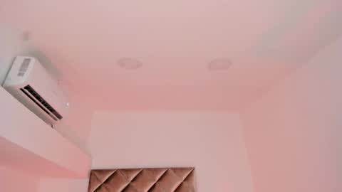 INSTAGRAM  m2221     online show from January 7, 2025, 10:43 am