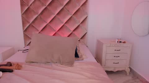 INSTAGRAM  m2221     online show from January 14, 2025, 2:43 pm