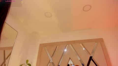 INSTAGRAM  m2221     online show from April 10, 2026, 10:09 am