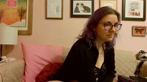 Snapshot of nakedcrafts chatting on March 8, 2025, 5:38 am Lizzy online show from March 8, 2025, 5:38 am