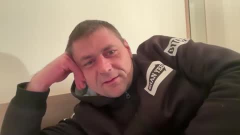 nakryt18 online show from April 16, 2026, 10:34 pm