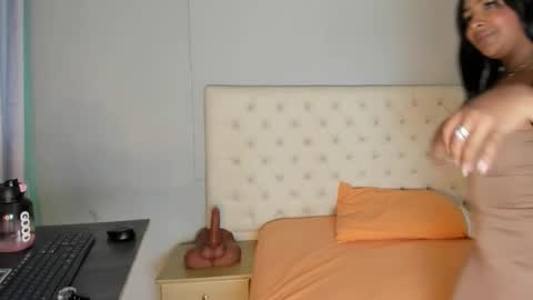 nami_sam online show from October 14, 2025, 2:18 pm