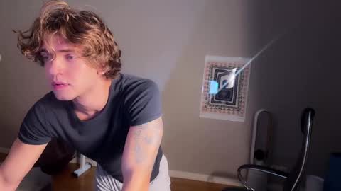 Snapshot of namiraaxel chatting on December 1, 2024, 8:42 pm Georges online show from December 1, 2024, 8:42 pm