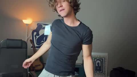 Snapshot of namiraaxel chatting on February 1, 2025, 9:29 pm Georges online show from February 1, 2025, 9:29 pm