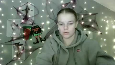 Nana online show from October 15, 2025, 6:35 am