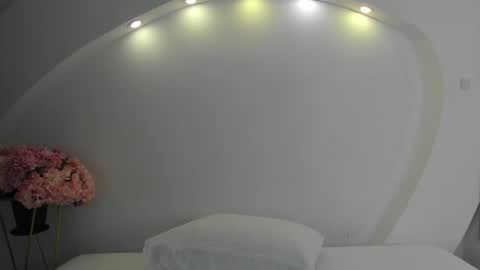 NanaOsaky online show from February 8, 2025, 12:28 pm