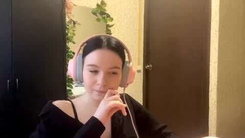 Snapshot of nancigoldy chatting on June 10, 2026, 6:18 pm Rina online show from June 10, 2026, 6:18 pm