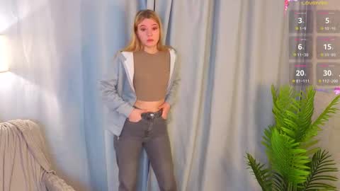 Hello im Lola online show from November 22, 2025, 3:16 am