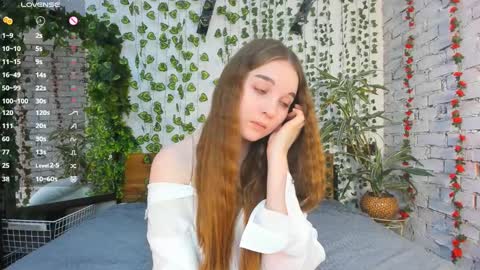 Snapshot of nancycaseys chatting on February 10, 2025, 8:09 am Luna online show from February 10, 2025, 8:09 am