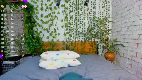 Snapshot of nancycaseys chatting on February 26, 2025, 12:25 pm Luna online show from February 26, 2025, 12:25 pm