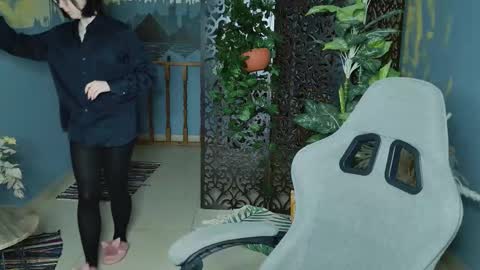 nancymartinez online show from December 15, 2025, 5:01 am