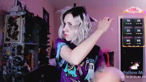 Snapshot of nanitamoore chatting on January 17, 2026, 9:18 pm Monday-Friday 12-4 AM and 6-9 AM New York time online show from January 17, 2026, 9:18 pm