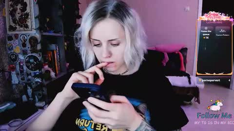 Snapshot of nanitamoore chatting on January 18, 2026, 8:12 pm Monday-Friday 12-4 AM and 6-9 AM New York time online show from January 18, 2026, 8:12 pm