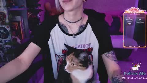 Snapshot of nanitamoore chatting on February 1, 2026, 8:51 pm Monday-Friday 12-4 AM and 6-9 AM New York time online show from February 1, 2026, 8:51 pm