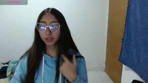 Snapshot of nanylux chatting on April 19, 2026, 4:12 am nanylux online show from April 19, 2026, 4:12 am