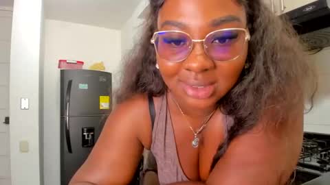 Snapshot of naomi_kiing chatting on February 27, 2025, 7:47 pm Nathalia King online show from February 27, 2025, 7:47 pm