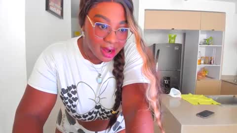 Snapshot of naomi_kiing chatting on October 17, 2025, 4:53 pm Nathalia King online show from October 17, 2025, 4:53 pm