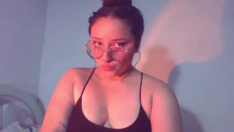 Snapshot of naomi_moon3 chatting on January 21, 2025, 12:57 am Naomi online show from January 21, 2025, 12:57 am