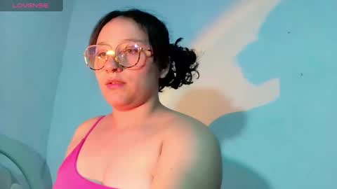 Snapshot of naomi_moon3 chatting on February 4, 2025, 3:11 am Naomi online show from February 4, 2025, 3:11 am