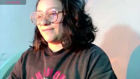 Snapshot of naomi_moon3 chatting on February 5, 2025, 3:45 am Naomi online show from February 5, 2025, 3:45 am