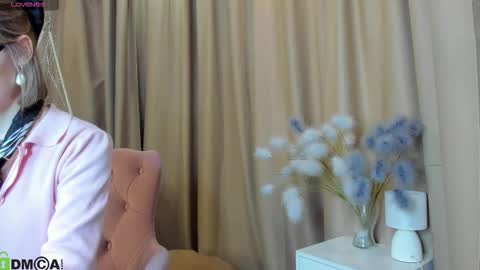 Snapshot of naomi_rias chatting on November 10, 2025, 1:04 am Naomi online show from November 10, 2025, 1:04 am