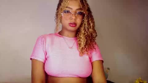 Snapshot of naomi_rider77 chatting on September 19, 2025, 10:49 am mara Jos online show from September 19, 2025, 10:49 am