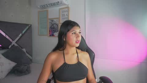 Snapshot of naomigray__ chatting on April 25, 2026, 7:11 pm Naomi-Gray online show from April 25, 2026, 7:11 pm