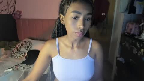 Snapshot of naomii1020 chatting on January 16, 2025, 5:11 am Naomii online show from January 16, 2025, 5:11 am
