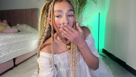 Snapshot of naomii1020 chatting on September 10, 2025, 12:43 am Naomii online show from September 10, 2025, 12:43 am