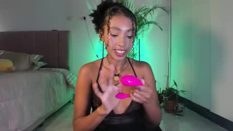 Snapshot of naomii1020 chatting on November 12, 2025, 1:17 am Naomii online show from November 12, 2025, 1:17 am