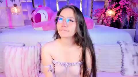 Snapshot of naomii_star chatting on July 21, 2026, 6:38 am online show from July 21, 2026, 6:38 am