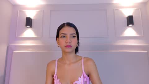 Naomi Klarc online show from January 16, 2025, 11:15 am