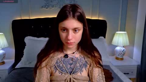 Snapshot of naomimur chatting on November 19, 2025, 5:18 am Naomi online show from November 19, 2025, 5:18 am