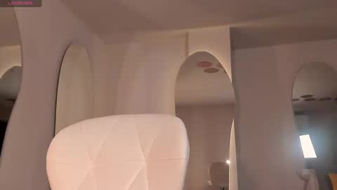 Naomi online show from September 23, 2025, 1:03 pm