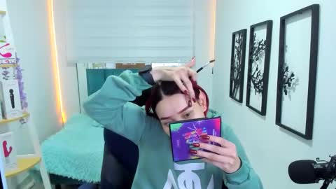 naomy online show from November 28, 2025, 3:53 am