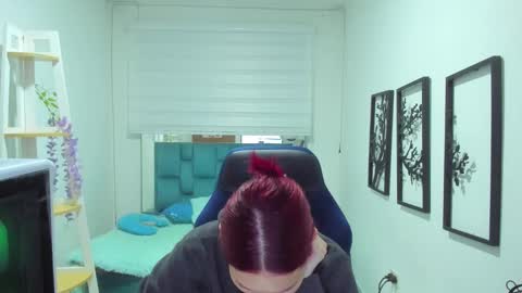 naomy online show from December 17, 2025, 1:22 am