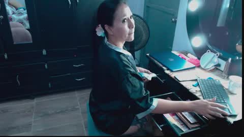 Snapshot of naomy_mature chatting on February 11, 2026, 12:10 pm Naomy online show from February 11, 2026, 12:10 pm