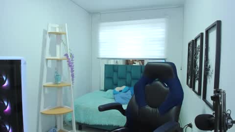 naomy_sex_69 online show from October 23, 2025, 8:18 pm