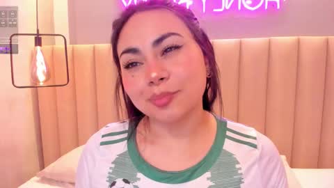 Snapshot of naomymonroe_ chatting on October 16, 2025, 9:49 pm Naomy online show from October 16, 2025, 9:49 pm