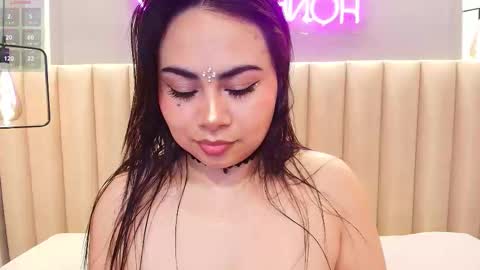 Snapshot of naomymonroe_ chatting on November 9, 2025, 5:33 pm Naomy online show from November 9, 2025, 5:33 pm