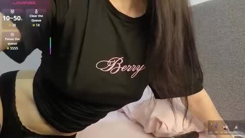 nari_jin online show from December 15, 2025, 4:11 pm