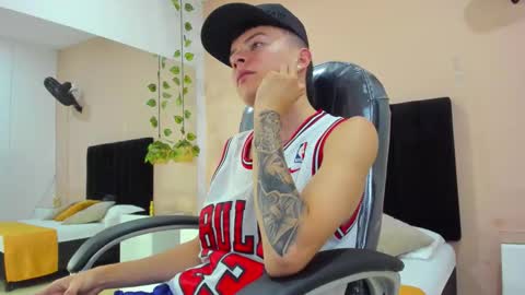 Nascary Fox online show from December 2, 2025, 7:20 pm