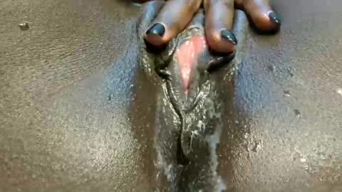  MODEL online show from November 24, 2025, 3:45 pm