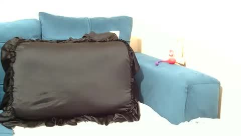 Bella online show from October 28, 2025, 3:36 pm